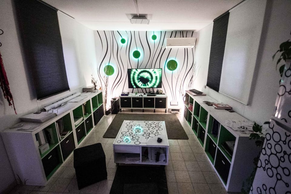 Communal lounge/ TV room, Living room, Seating area, air conditioner
