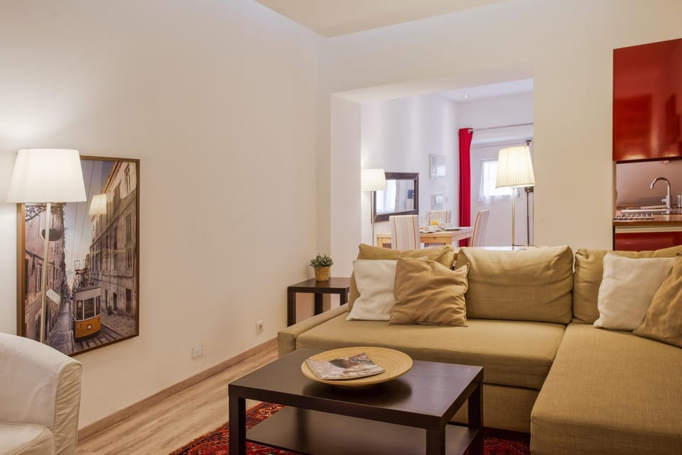 TV and multimedia, Kitchen or kitchenette, Living room, Decorative detail, Dining area