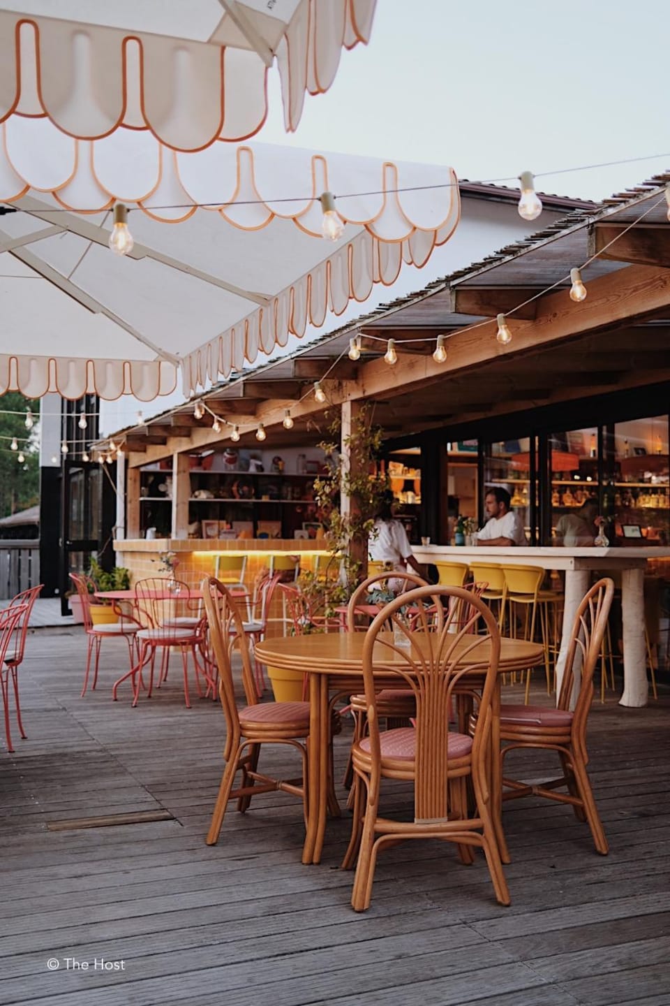 Restaurant/places to eat, Balcony/Terrace