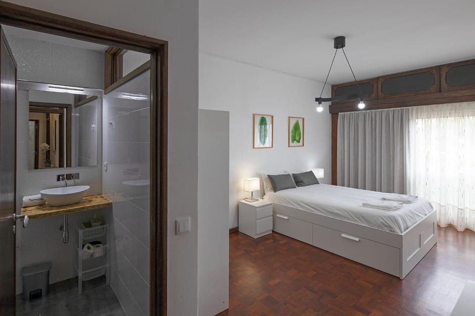 FLH Porto Spacious Apartment with Balcony Apartment in Porto