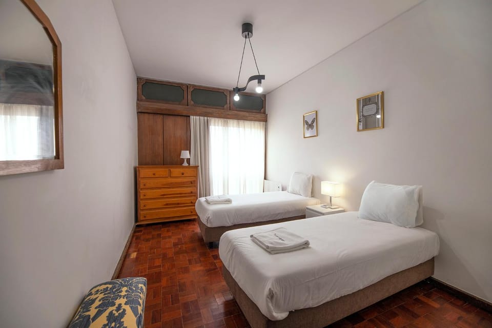 FLH Porto Spacious Apartment with Balcony Apartment in Porto