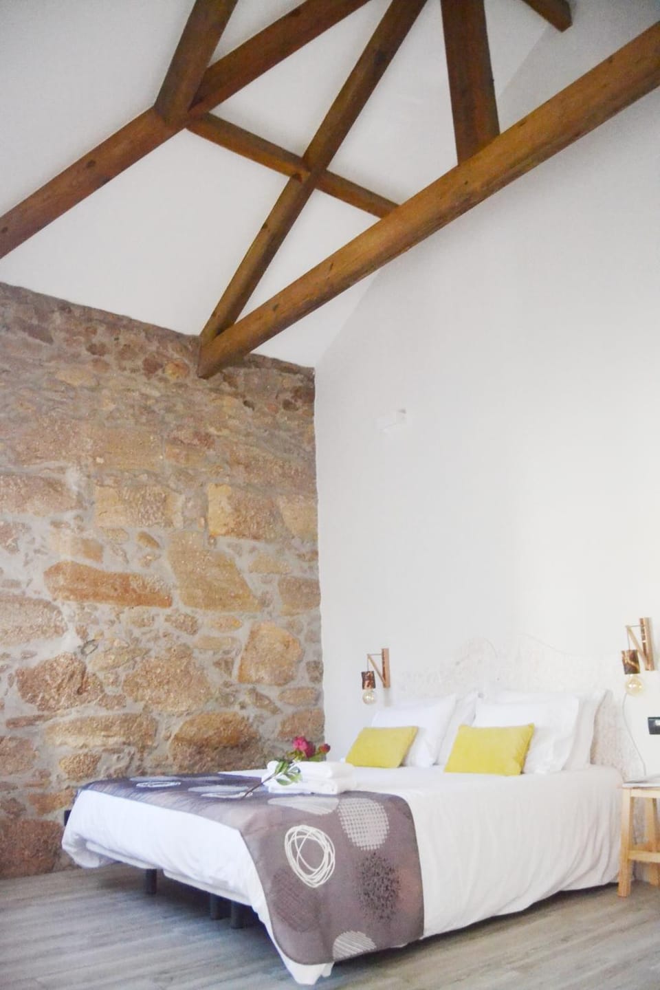 Bed, Photo of the whole room, Decorative detail, Bedroom