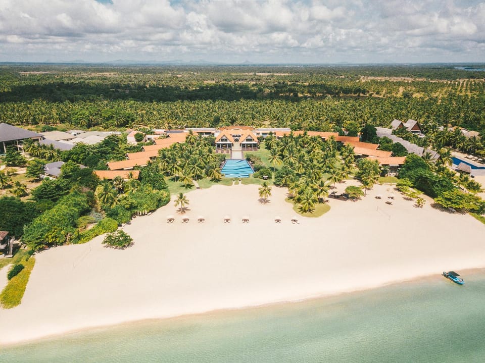 Property building, Beach, Location