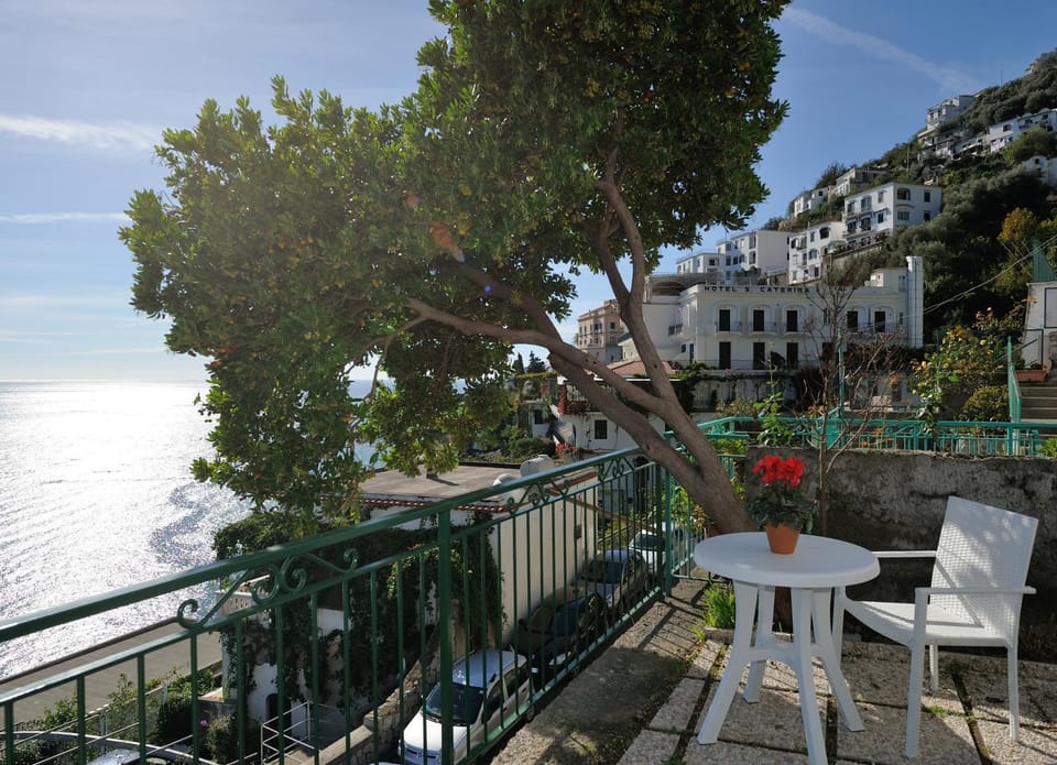 Amalfi Blue Flowers A Apartment in Amalfi