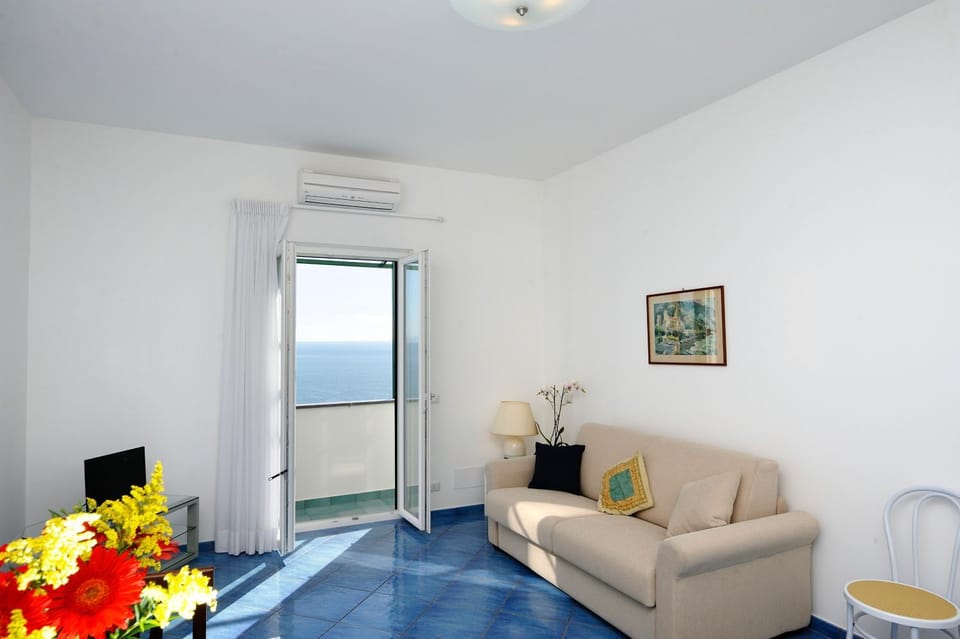 Amalfi Blue Flowers A Apartment in Amalfi