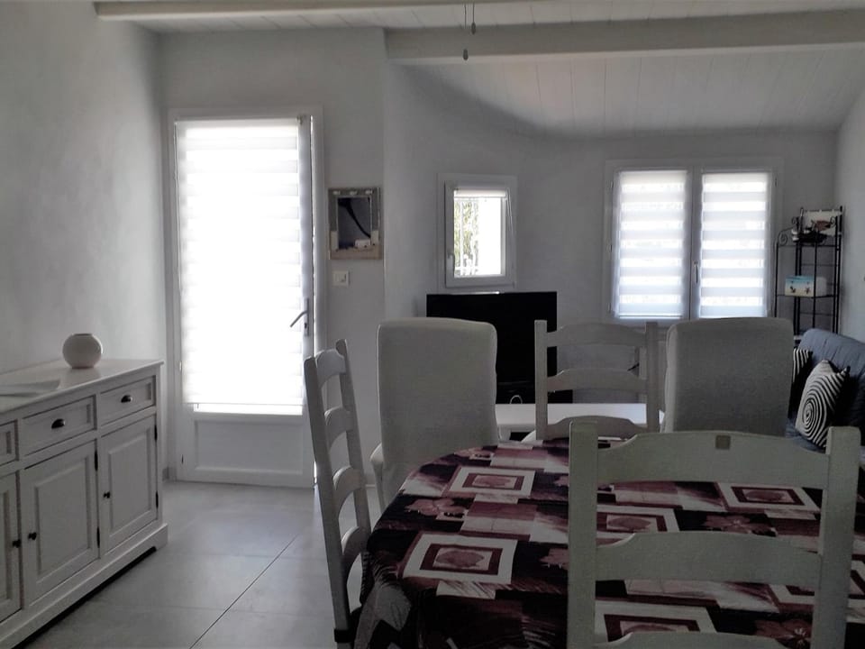 Villa Confortable et Spacieuse, Secteur Calme - FR-1-476-106 House in La Faute-sur-Mer