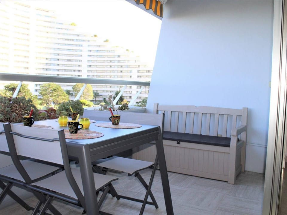 Charmant 2P en bord de mer, 4 couchages, marina, proche gare et centre, parking vélos et scooters - FR-1-252A-9 Apartment in Villeneuve-Loubet