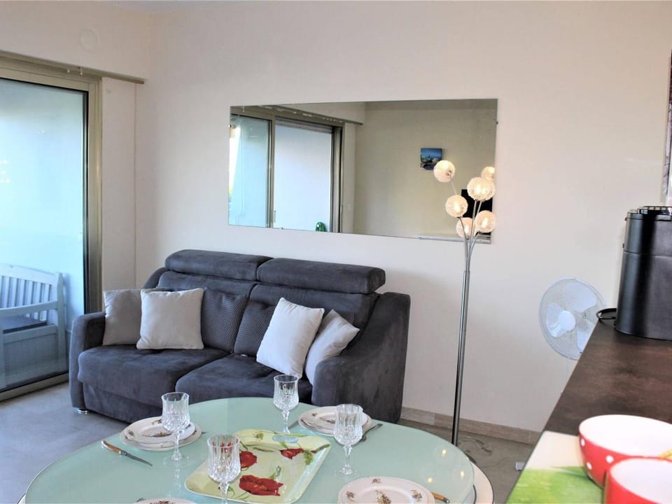 Charmant 2P en bord de mer, 4 couchages, marina, proche gare et centre, parking vélos et scooters - FR-1-252A-9 Apartment in Villeneuve-Loubet