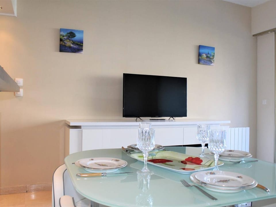 Charmant 2P en bord de mer, 4 couchages, marina, proche gare et centre, parking vélos et scooters - FR-1-252A-9 Apartment in Villeneuve-Loubet