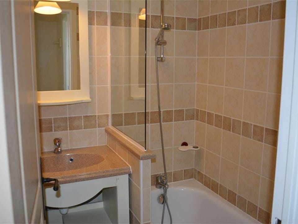 Maison 6 pers. avec Terrasse Privée, 3 Pièces en Duplex – Wifi & Animaux Admis - FR-1-382-119 House in Grospierres