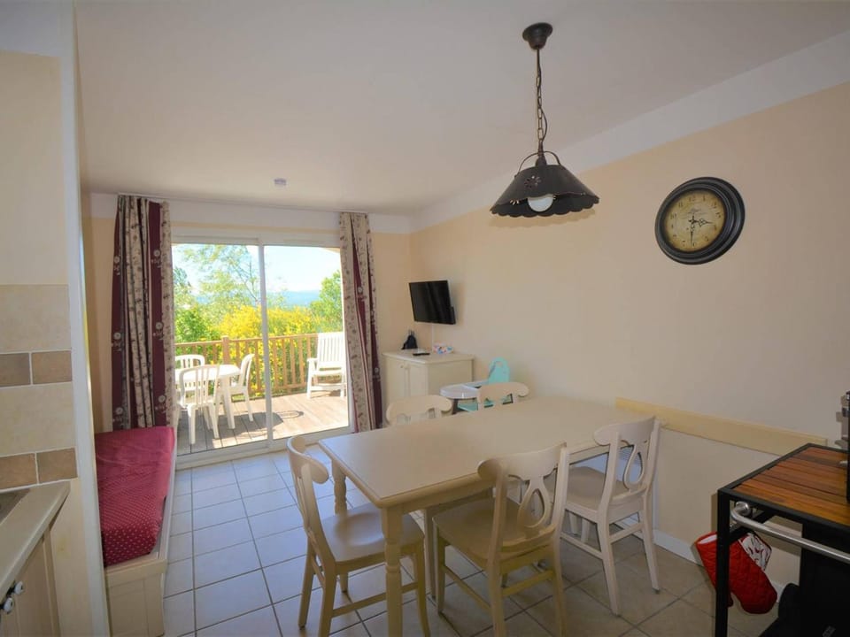 Maison 6 pers. avec Terrasse Privée, 3 Pièces en Duplex – Wifi & Animaux Admis - FR-1-382-119 House in Grospierres