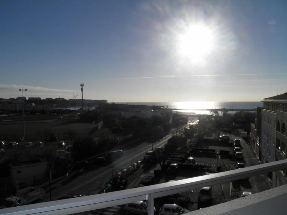 Studio-mezzanine lumineux avec parking à 150m des plages, animaux bienvenus - FR-1-338-330 Apartment in Occitanie
