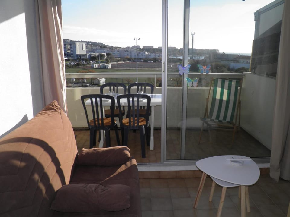 Studio-mezzanine lumineux avec parking à 150m des plages, animaux bienvenus - FR-1-338-330 Apartment in Occitanie