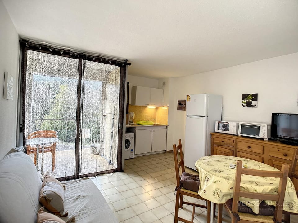Appartement F2 avec Terrasse, Wifi et Proximité Thermes à Lamalou-les-Bains - FR-1-451-118 Apartment in Occitanie