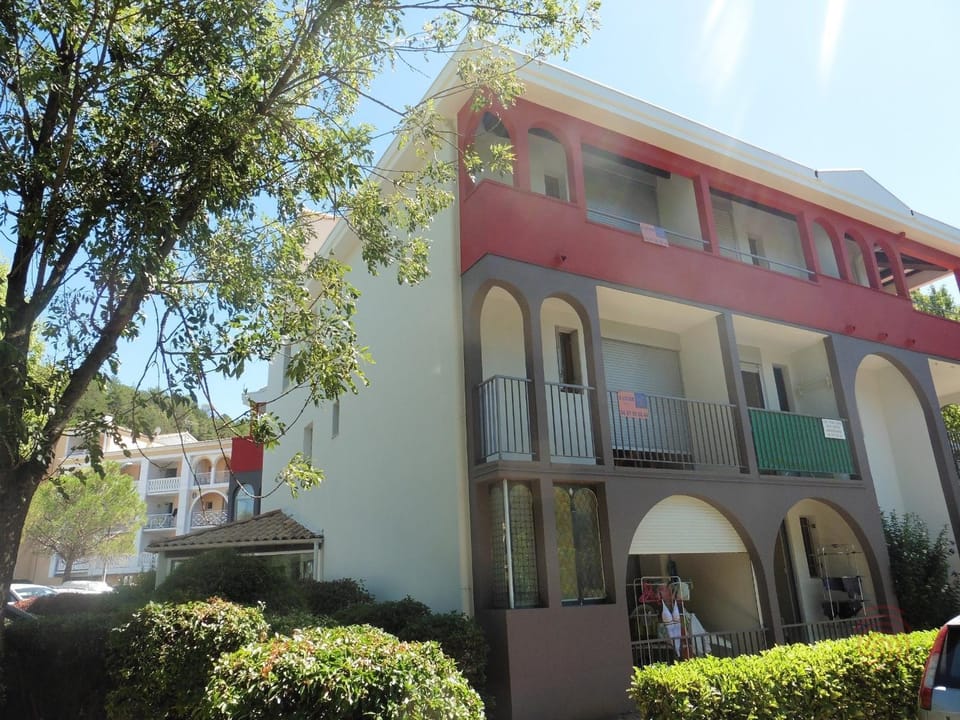 Appartement F2 avec Terrasse, Wifi et Proximité Thermes à Lamalou-les-Bains - FR-1-451-118 Apartment in Occitanie