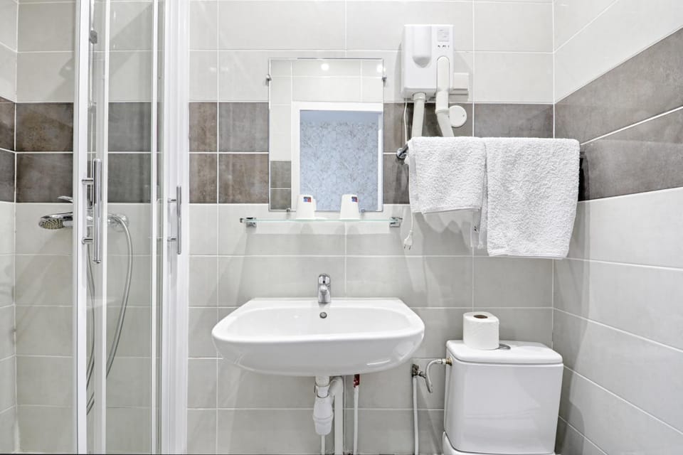 Le Florus Hotel in Montrouge