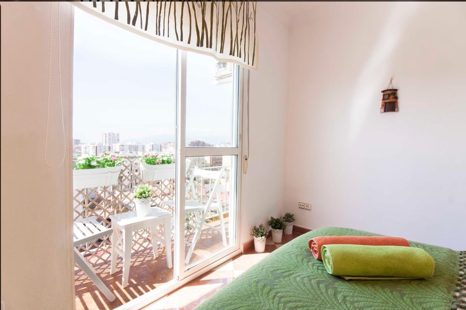 Balcony/Terrace, Bedroom, City view, Street view