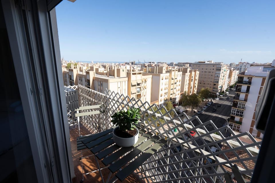 Day, Neighbourhood, View (from property/room), Balcony/Terrace, City view, Street view, Location