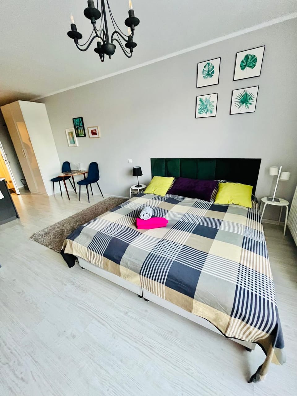 Bed, Living room, Photo of the whole room, Seating area, Bedroom