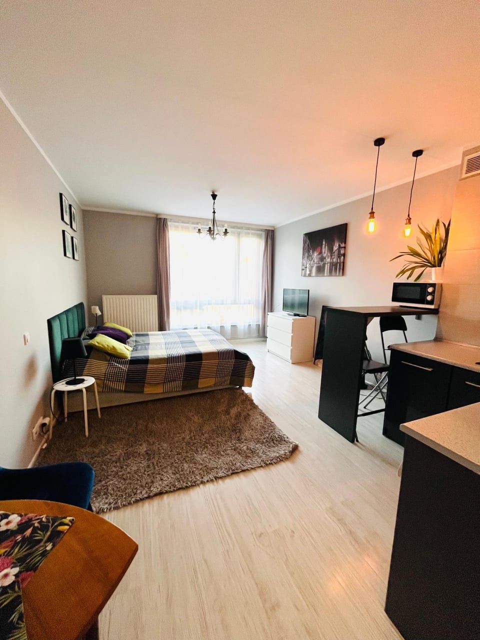 Kitchen or kitchenette, Living room, Seating area, Dining area