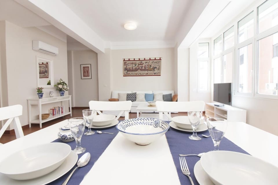 TV and multimedia, Kitchen or kitchenette, Living room, Dining area