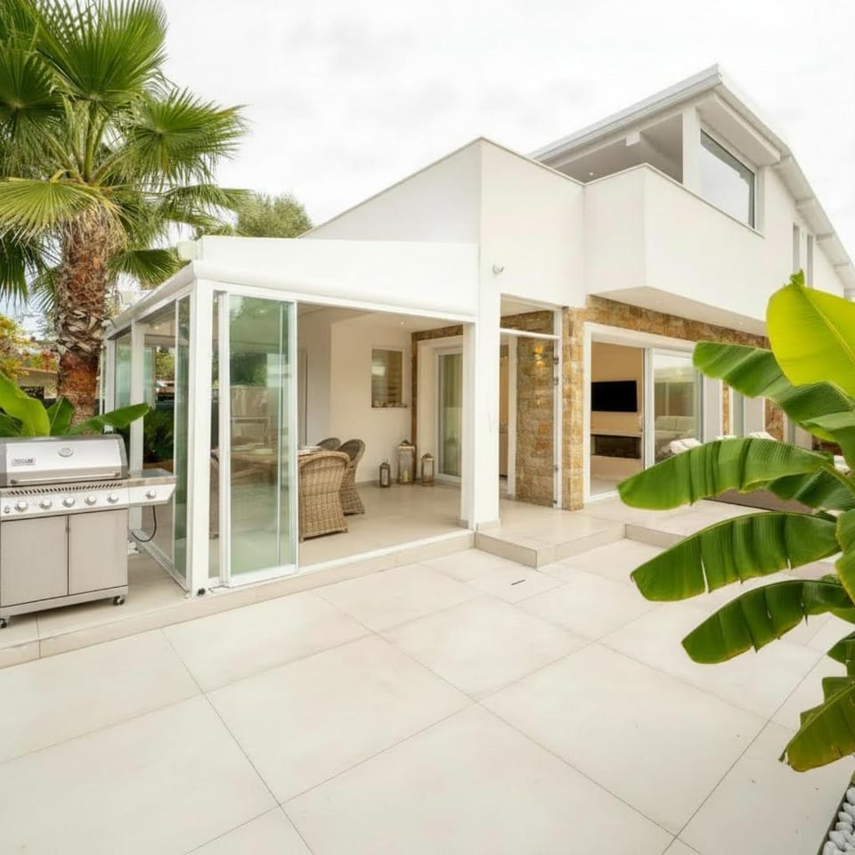 Property building, Patio, Day, BBQ facilities, Garden, View (from property/room), Garden view