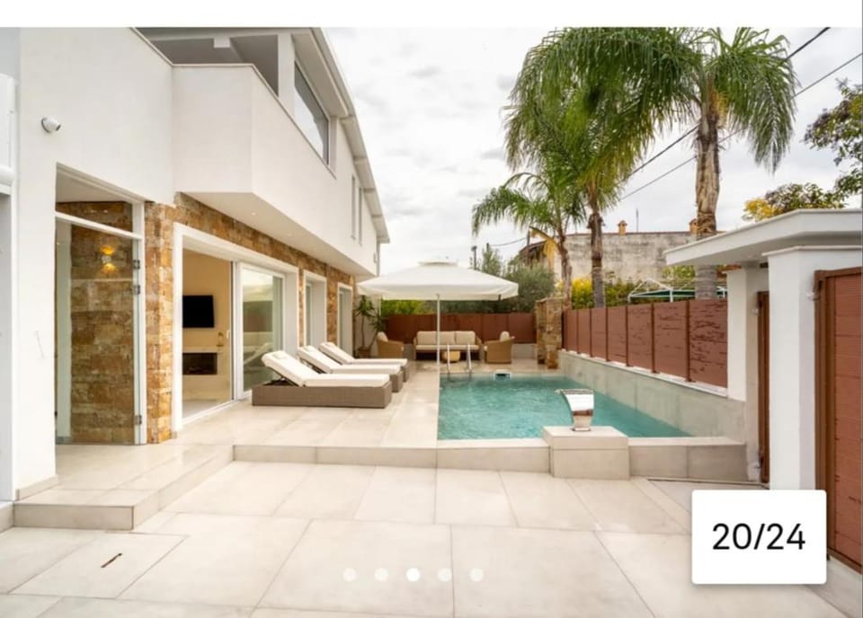 Day, Natural landscape, Hot Tub, Pool view, Swimming pool, sunbed