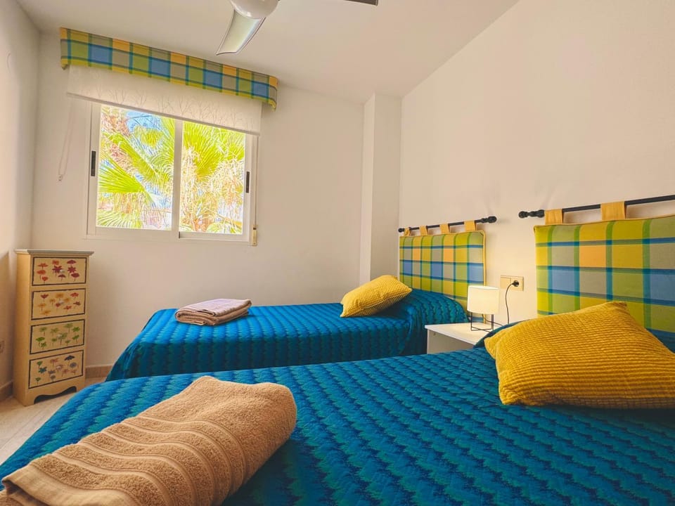 .Apartamento 1a linea de playa + piscina + parking DAIMUS Apartment in Daimús