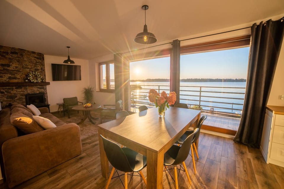 Balcony/Terrace, Living room, Seating area, Dining area, Lake view, Lake view, Sunset, flat iron
