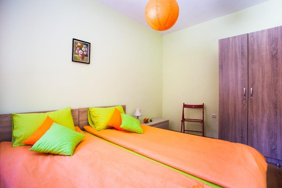 Spring, Bed, Winter, Summer, Photo of the whole room, Bedroom, Autumn, Mountain view, Street view