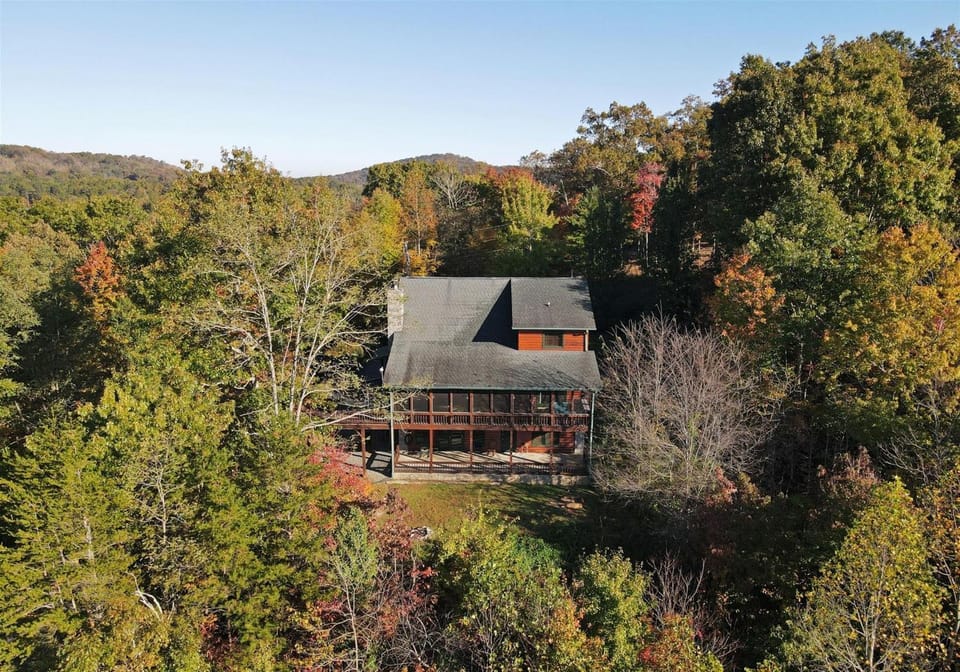 4BR/3BA | Hot Tub | Pool Table | Views | Pets ok House in Georgia