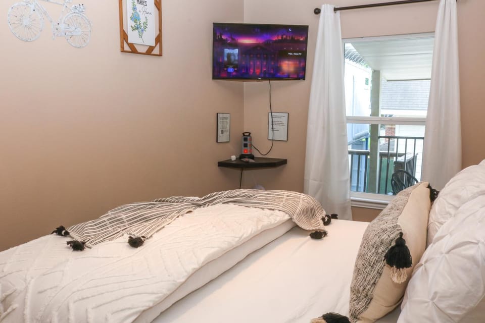 Bed, Photo of the whole room