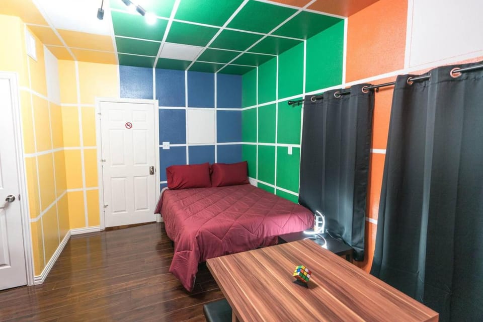 East Downtown Rubiks Studio Apartment in Houston