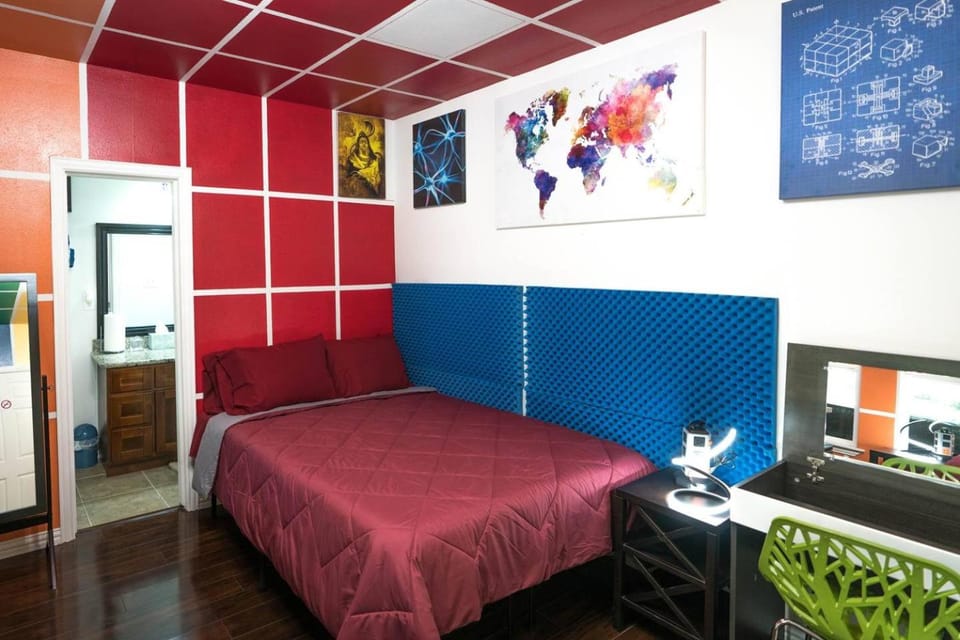 East Downtown Rubiks Studio Apartment in Houston