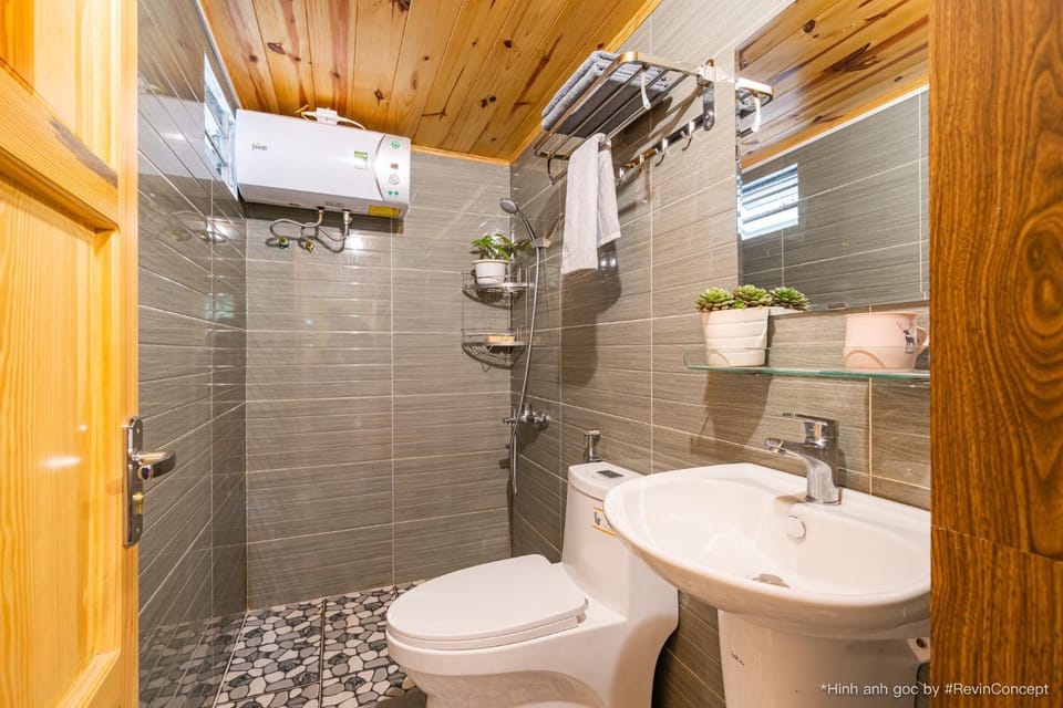 Shower, Toilet, Bathroom, bidet, towels