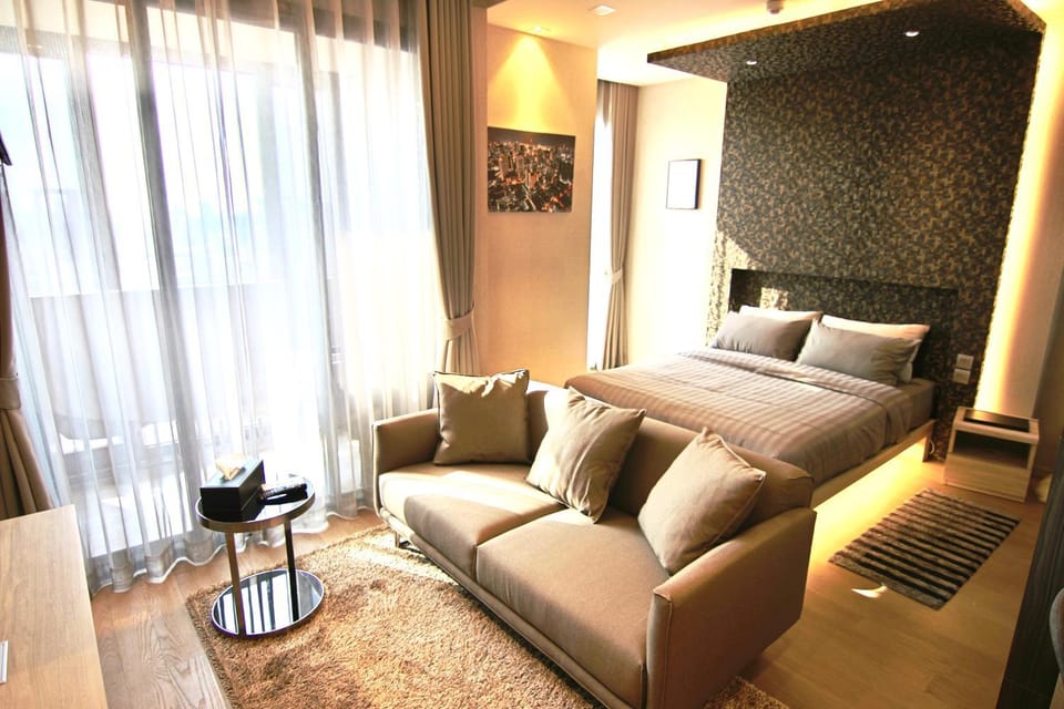 Luxurious & Romantic in the Heart of BKK#H MRT/BTS! Apartment in Bangkok
