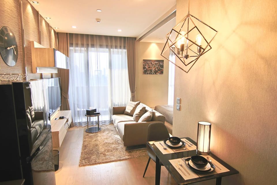 Luxurious & Romantic in the Heart of BKK#H MRT/BTS! Apartment in Bangkok