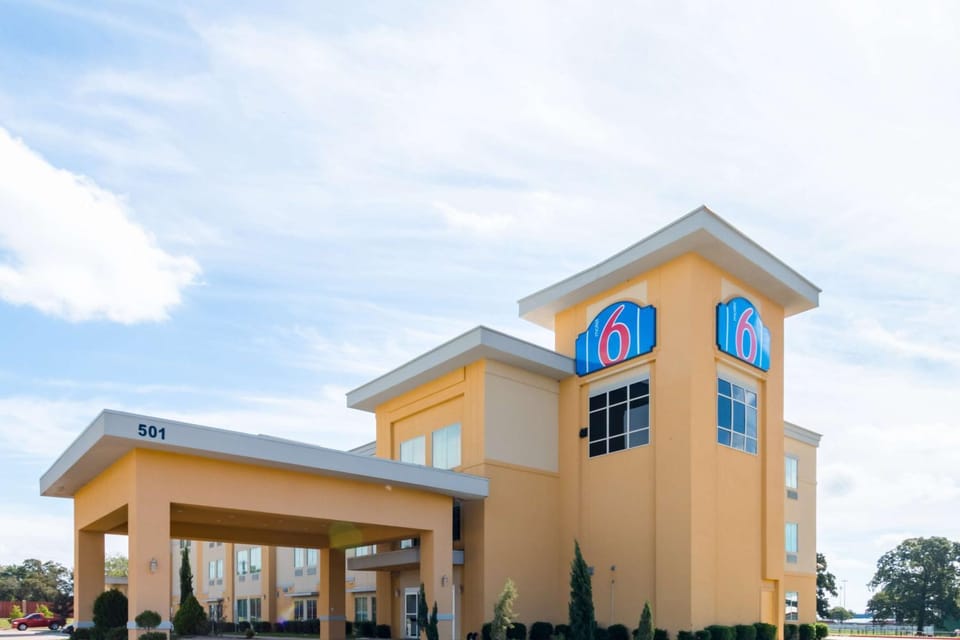 Property building, Facade/entrance, Day, Property logo or sign, On site, Time of day
