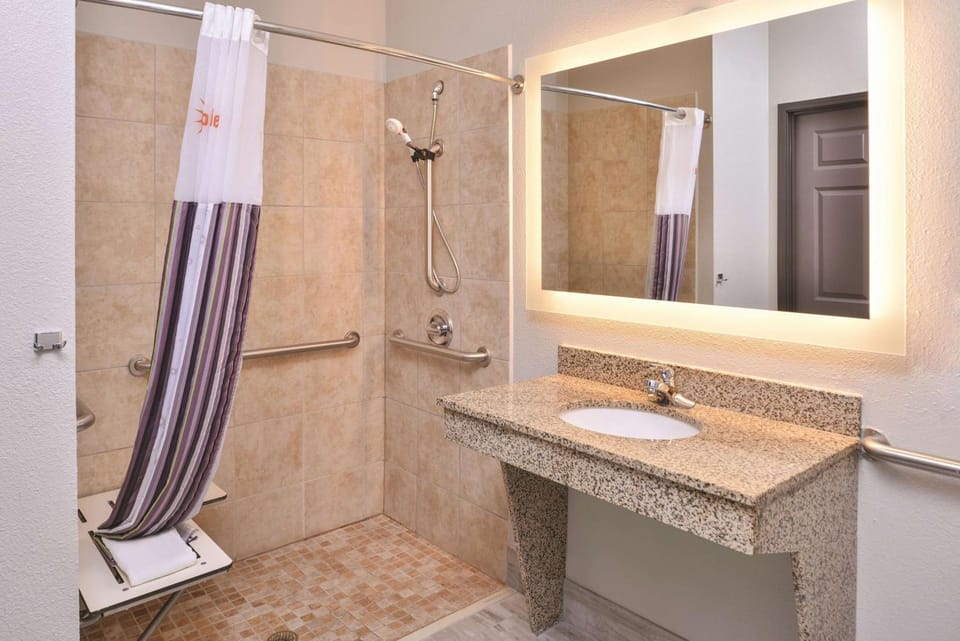 Photo of the whole room, On site