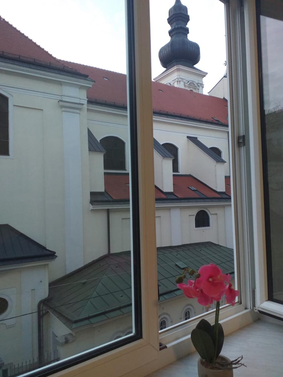Nearby landmark, Neighbourhood