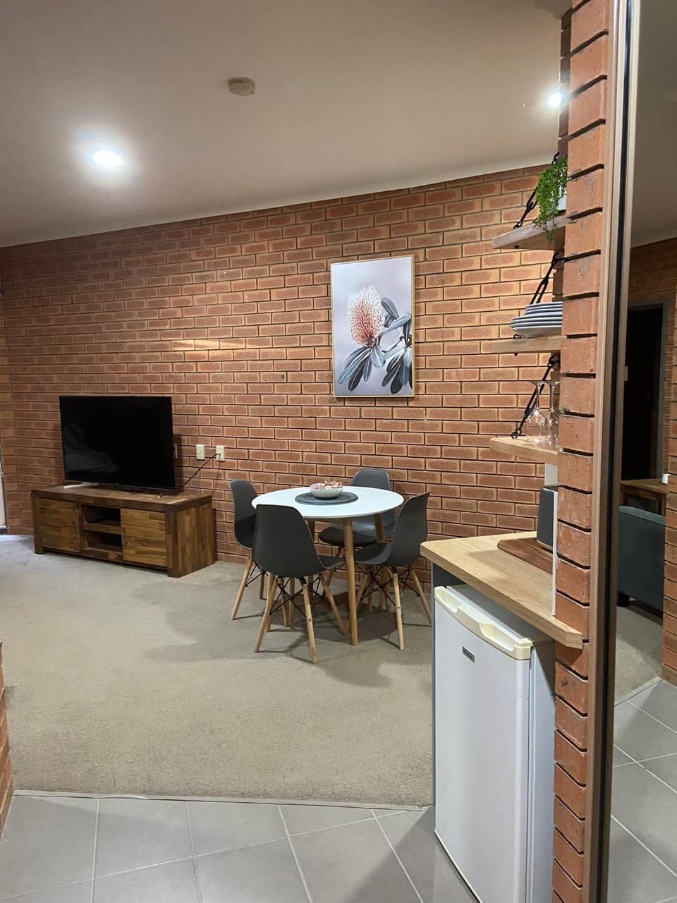 TV and multimedia, Kitchen or kitchenette, Dining area