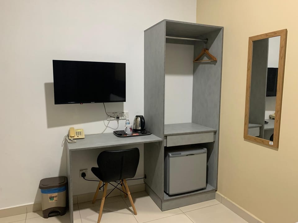 TV and multimedia, Coffee/tea facilities, hair dresser, oven