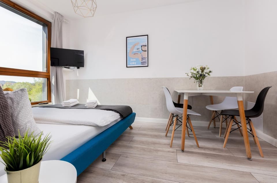 Bed, Dining area
