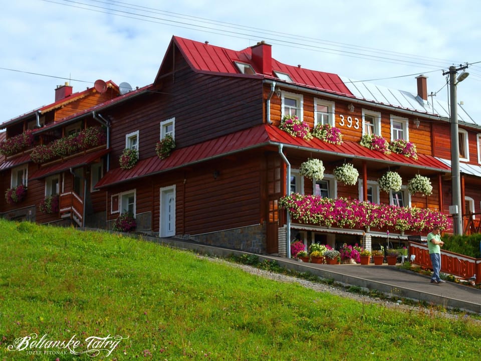 Property building, Natural landscape, Balcony/Terrace