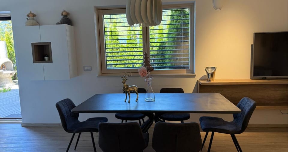 Patio, TV and multimedia, Dining area