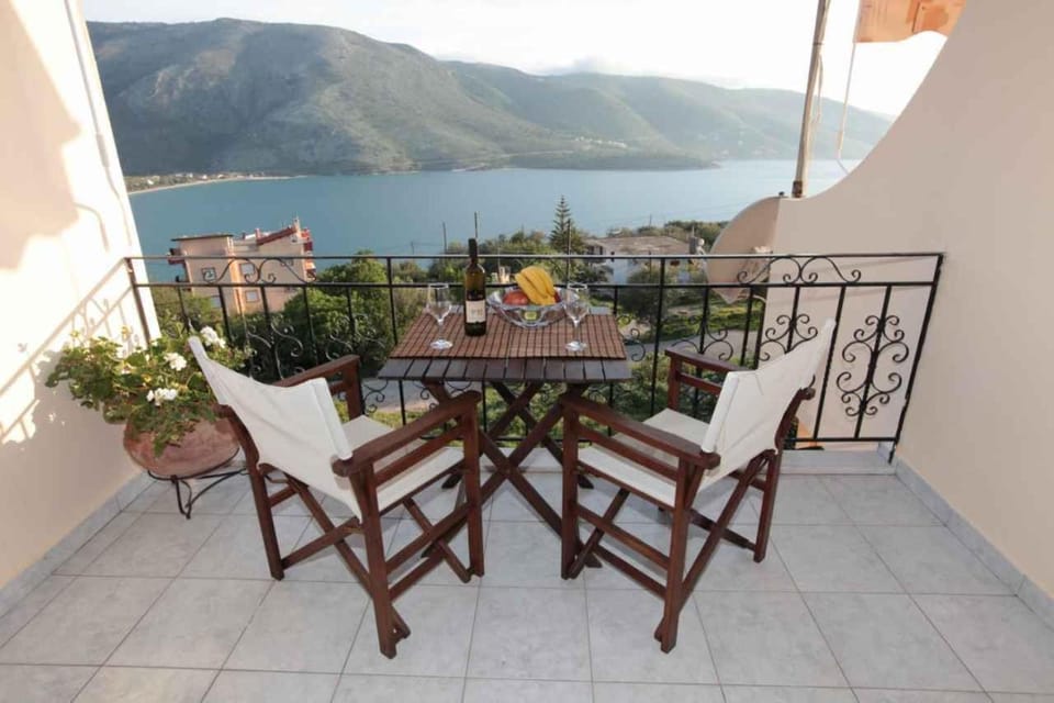 Day, Balcony/Terrace, Lake view