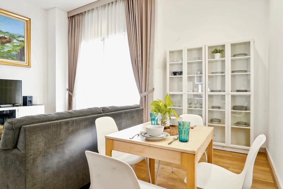 Seating area, Dining area