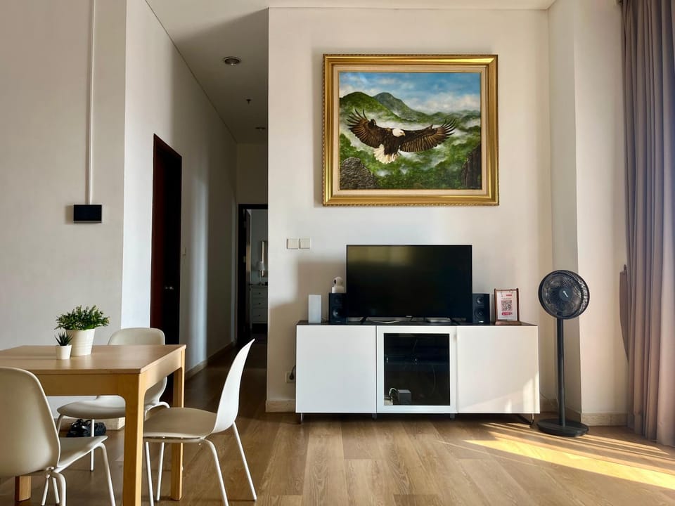 2BR Lucky Tower Residence Jakarta Old Town Top Floor Condo Bed and Breakfast in Jakarta