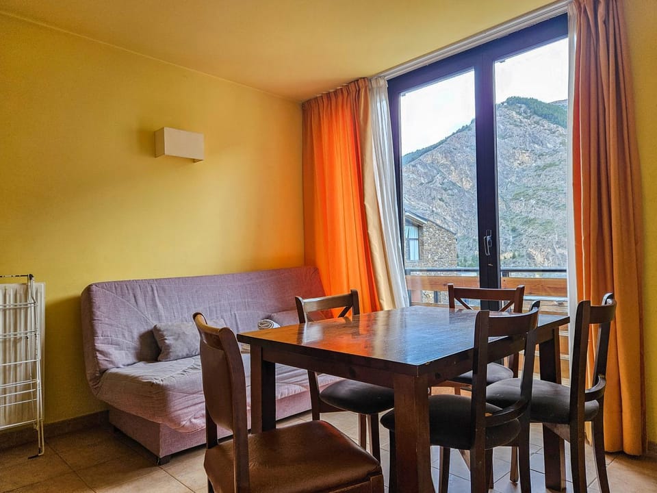 Living room, Mountain view
