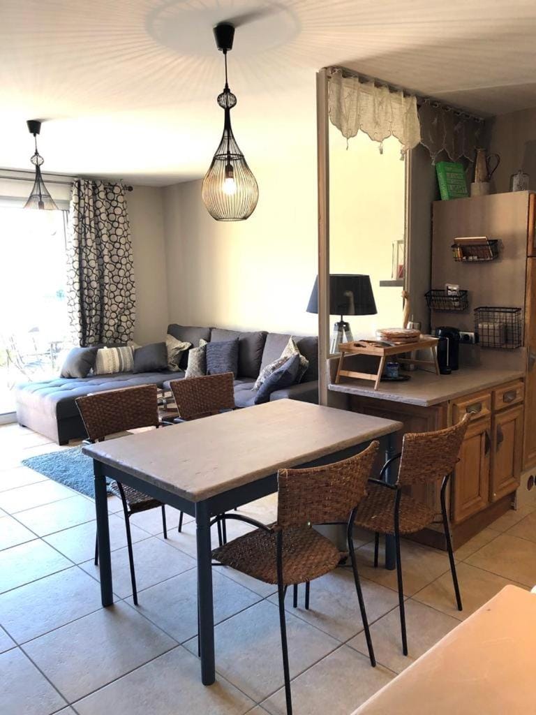 Living room, Seating area, Dining area